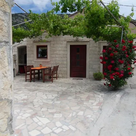 アパート Popaj コミジャ