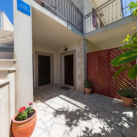 Apartment Popaj *